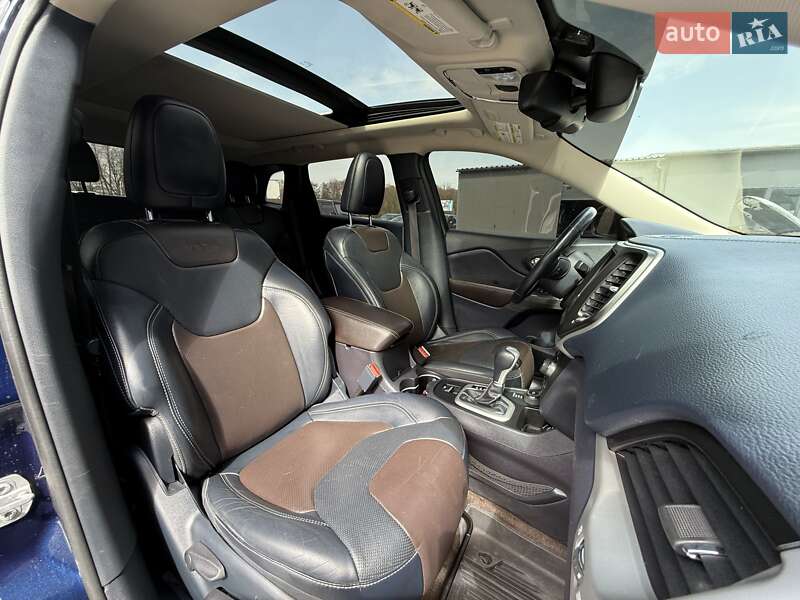 Внедорожник / Кроссовер Jeep Cherokee 2015 в Львове