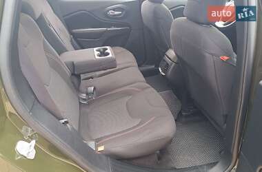 Внедорожник / Кроссовер Jeep Cherokee 2016 в 