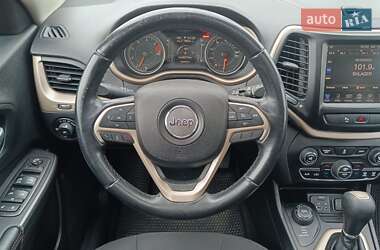 Внедорожник / Кроссовер Jeep Cherokee 2016 в 