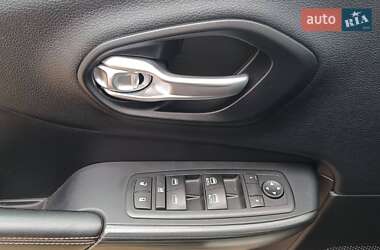 Внедорожник / Кроссовер Jeep Cherokee 2016 в 
