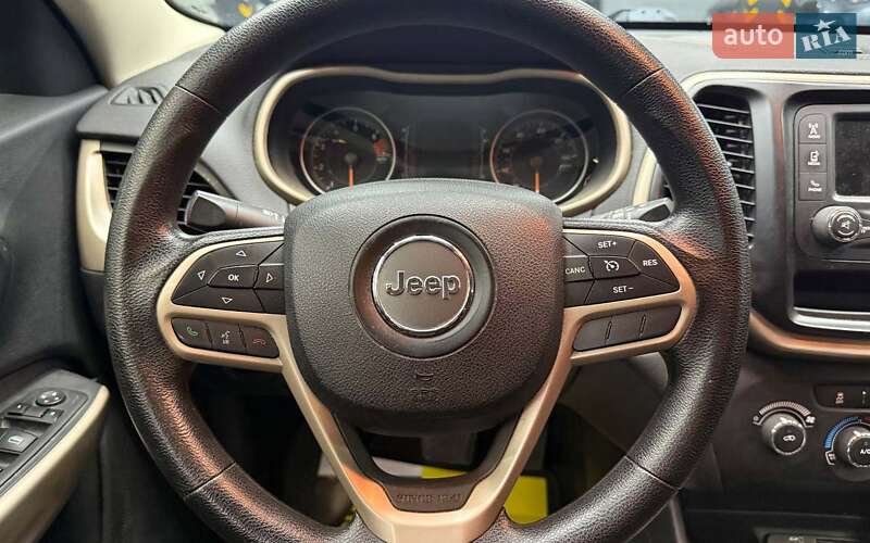 Внедорожник / Кроссовер Jeep Cherokee 2017 в Черновцах