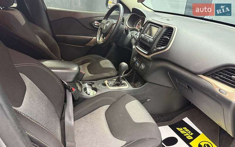 Внедорожник / Кроссовер Jeep Cherokee 2017 в Черновцах