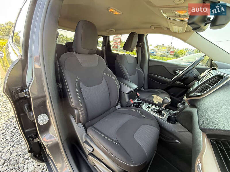 Внедорожник / Кроссовер Jeep Cherokee 2014 в Стрые