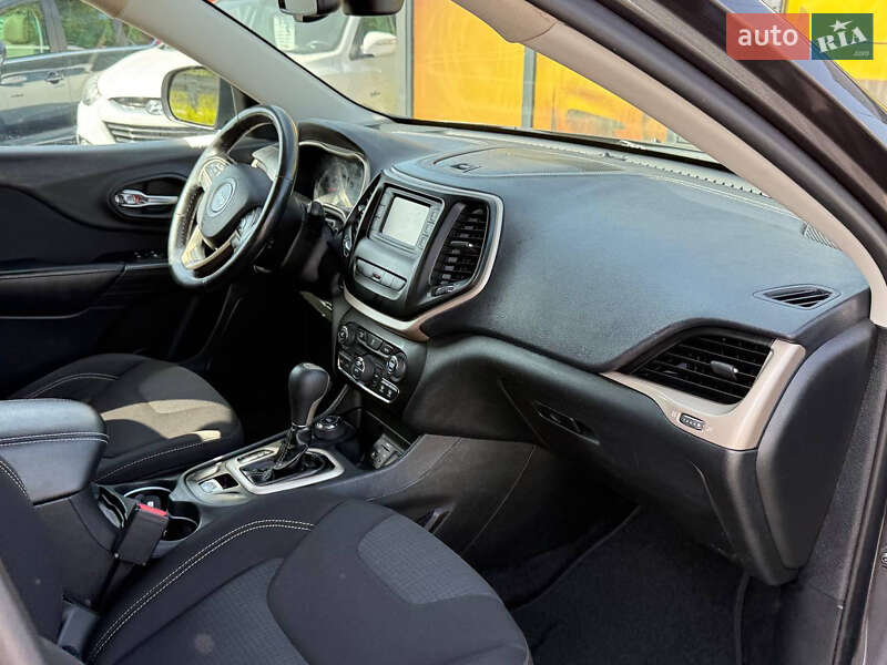 Внедорожник / Кроссовер Jeep Cherokee 2014 в Стрые