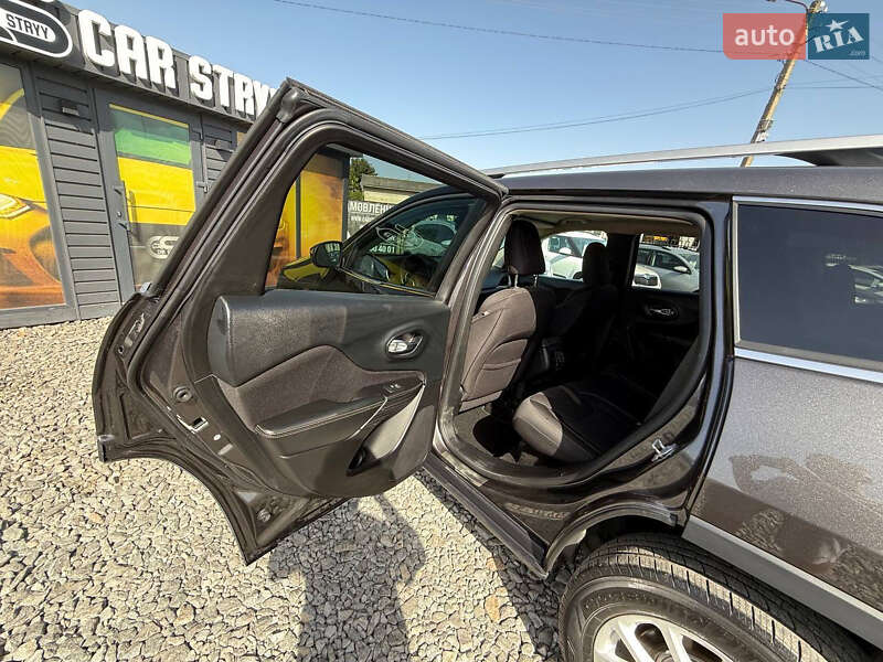 Внедорожник / Кроссовер Jeep Cherokee 2014 в Стрые