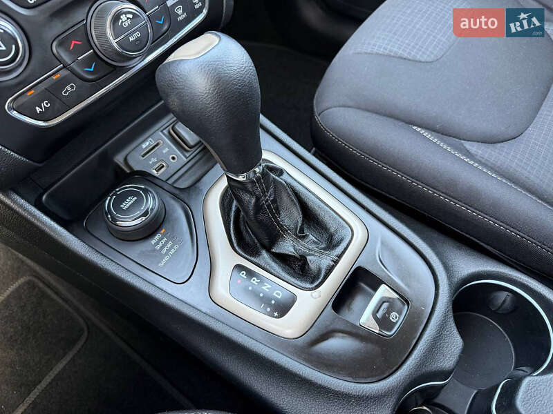 Внедорожник / Кроссовер Jeep Cherokee 2014 в Стрые