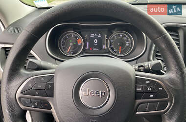 Внедорожник / Кроссовер Jeep Cherokee 2018 в 
