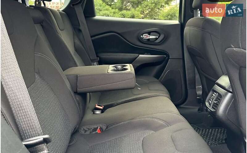 Внедорожник / Кроссовер Jeep Cherokee 2019 в Одессе фото 4 Внедорожник / Кроссовер Jeep Cherokee 2019 в Одессе