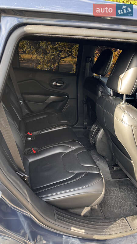 Позашляховик / Кросовер Jeep Cherokee 2019 в Чугуєві