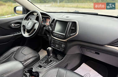 Внедорожник / Кроссовер Jeep Cherokee 2014 в 