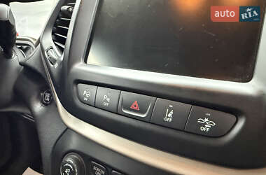 Внедорожник / Кроссовер Jeep Cherokee 2014 в 