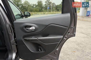 Внедорожник / Кроссовер Jeep Cherokee 2014 в 
