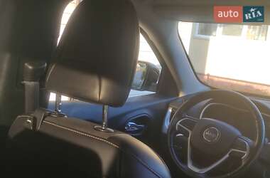 Внедорожник / Кроссовер Jeep Cherokee 2017 в 