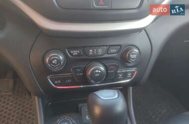 Внедорожник / Кроссовер Jeep Cherokee 2017 в 