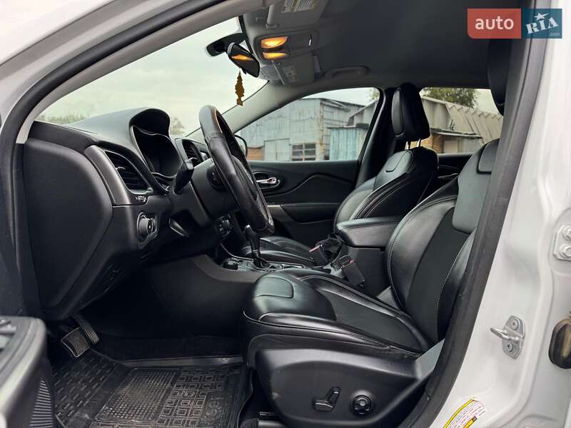 Внедорожник / Кроссовер Jeep Cherokee 2018 в Киеве фото 23 Внедорожник / Кроссовер Jeep Cherokee 2018 в Киеве