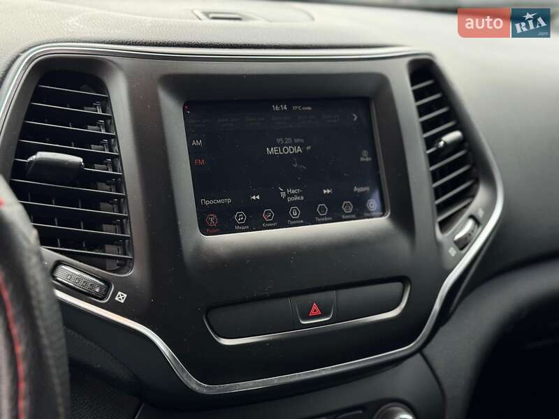 Внедорожник / Кроссовер Jeep Cherokee 2018 в Киеве фото 28 Внедорожник / Кроссовер Jeep Cherokee 2018 в Киеве