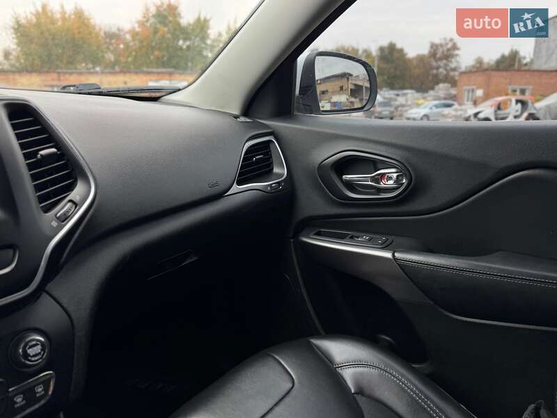 Внедорожник / Кроссовер Jeep Cherokee 2018 в Киеве фото 33 Внедорожник / Кроссовер Jeep Cherokee 2018 в Киеве