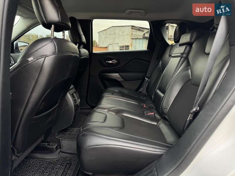 Внедорожник / Кроссовер Jeep Cherokee 2018 в Киеве фото 37 Внедорожник / Кроссовер Jeep Cherokee 2018 в Киеве