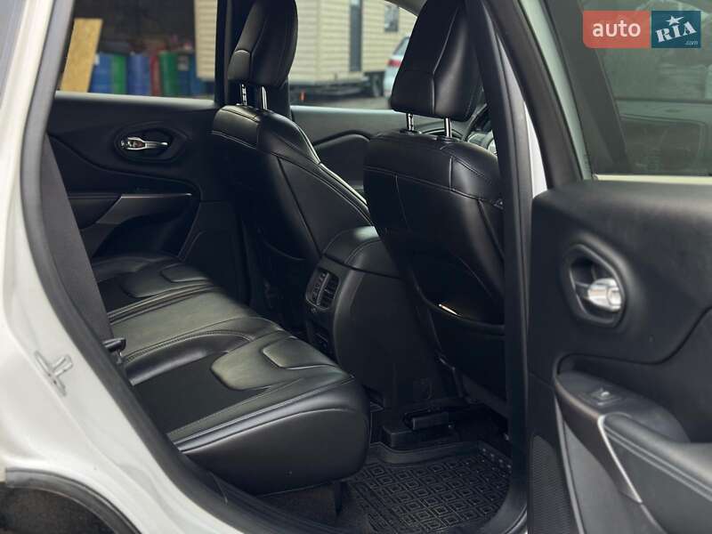 Внедорожник / Кроссовер Jeep Cherokee 2018 в Киеве фото 42 Внедорожник / Кроссовер Jeep Cherokee 2018 в Киеве