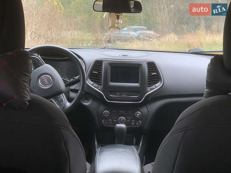 Позашляховик / Кросовер Jeep Cherokee 2019 в Сумах
