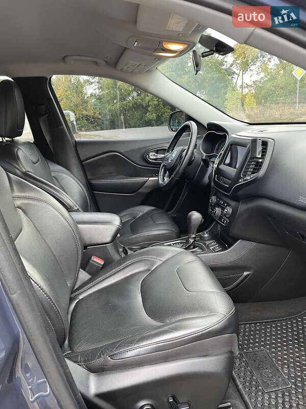 Внедорожник / Кроссовер Jeep Cherokee 2019 в Полтаве