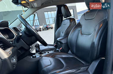 Позашляховик / Кросовер Jeep Cherokee 2015 в 