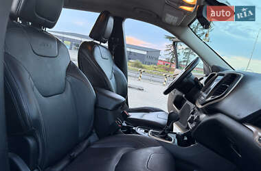 Позашляховик / Кросовер Jeep Cherokee 2015 в 