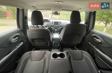 Внедорожник / Кроссовер Jeep Cherokee 2014 в 