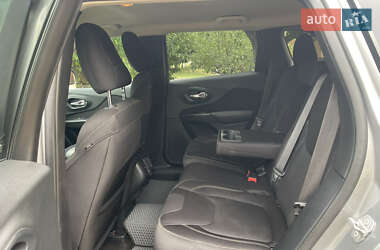 Внедорожник / Кроссовер Jeep Cherokee 2014 в 