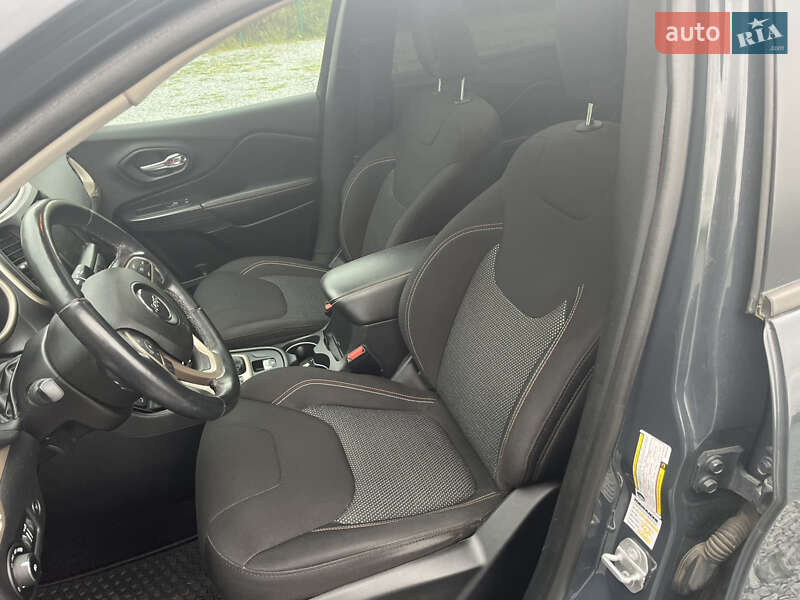 Позашляховик / Кросовер Jeep Cherokee 2016 в Львові