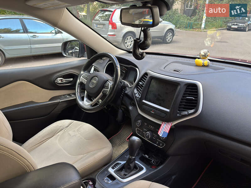 Внедорожник / Кроссовер Jeep Cherokee 2014 в Киеве