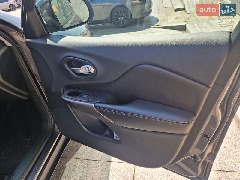 Внедорожник / Кроссовер Jeep Cherokee 2018 в Харькове