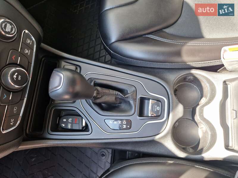 Внедорожник / Кроссовер Jeep Cherokee 2018 в Харькове