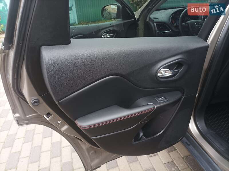 Позашляховик / Кросовер Jeep Cherokee 2020 в Гостомелі фото 15 Позашляховик / Кросовер Jeep Cherokee 2020 в Гостомелі