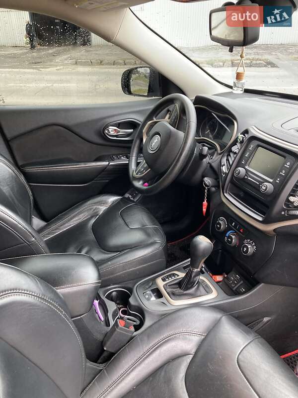 Позашляховик / Кросовер Jeep Cherokee 2013 в Хмельницькому