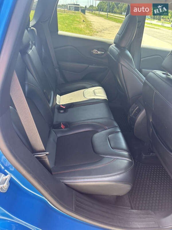 Внедорожник / Кроссовер Jeep Cherokee 2019 в Львове