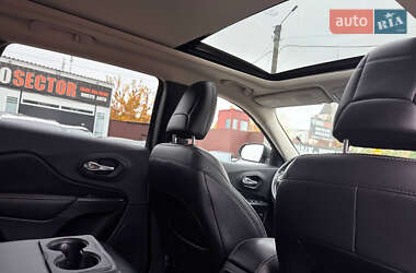 Внедорожник / Кроссовер Jeep Cherokee 2015 в 