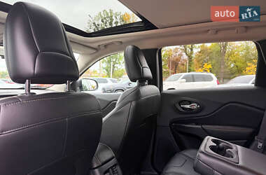 Внедорожник / Кроссовер Jeep Cherokee 2015 в 