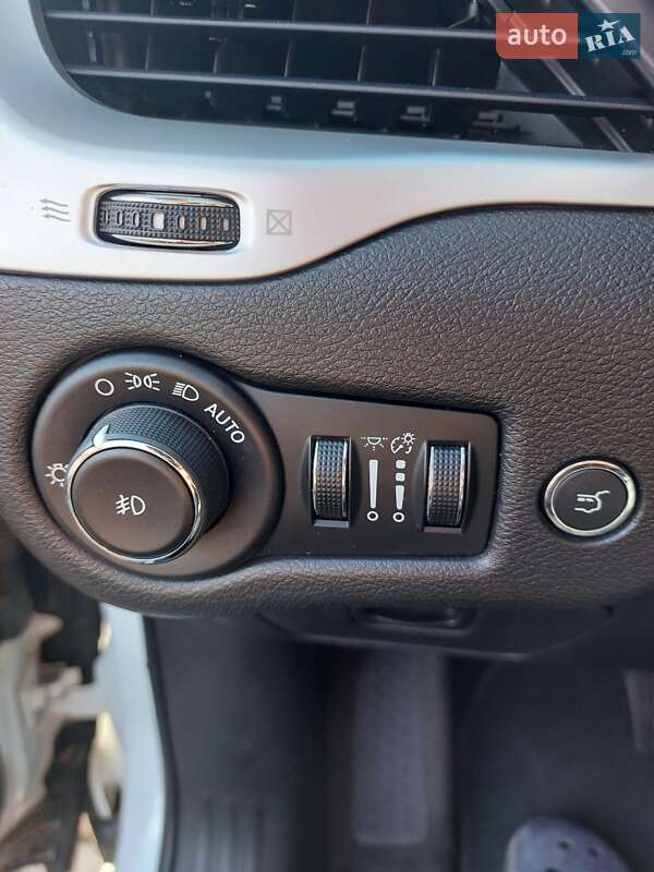 Внедорожник / Кроссовер Jeep Cherokee 2014 в Звягеле