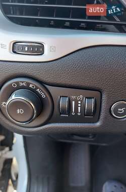 Позашляховик / Кросовер Jeep Cherokee 2014 в  фото 14 Позашляховик / Кросовер Jeep Cherokee 2014 в