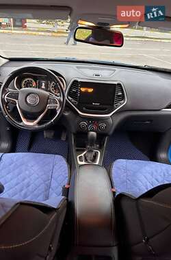 Внедорожник / Кроссовер Jeep Cherokee 2017 в 