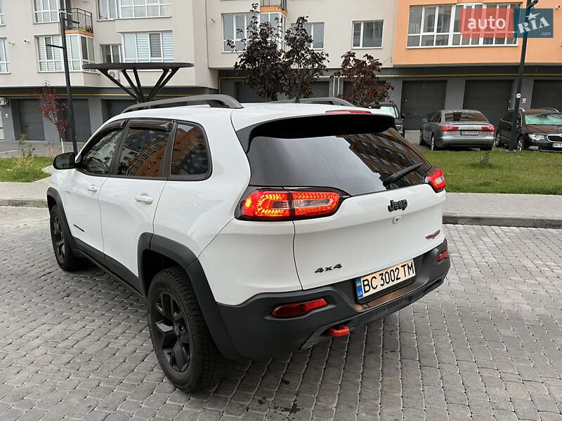 Внедорожник / Кроссовер Jeep Cherokee 2016 в Виннице