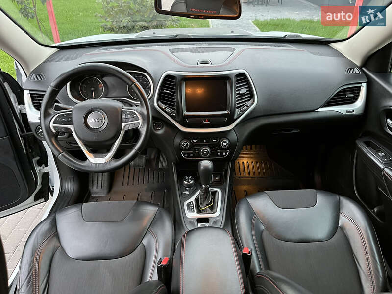 Внедорожник / Кроссовер Jeep Cherokee 2016 в Виннице