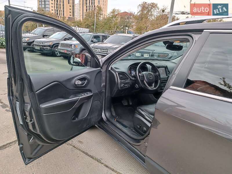 Внедорожник / Кроссовер Jeep Cherokee 2018 в Харькове