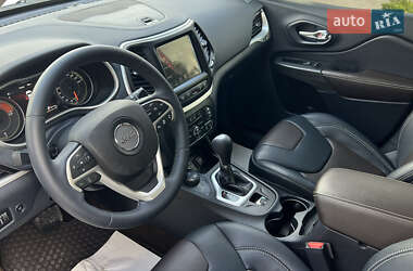 Позашляховик / Кросовер Jeep Cherokee 2016 в 