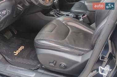Внедорожник / Кроссовер Jeep Cherokee 2019 в 