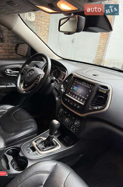 Внедорожник / Кроссовер Jeep Cherokee 2014 в 