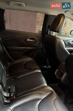 Внедорожник / Кроссовер Jeep Cherokee 2014 в 