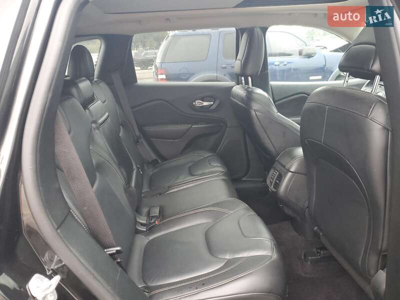 Внедорожник / Кроссовер Jeep Cherokee 2016 в Полтаве