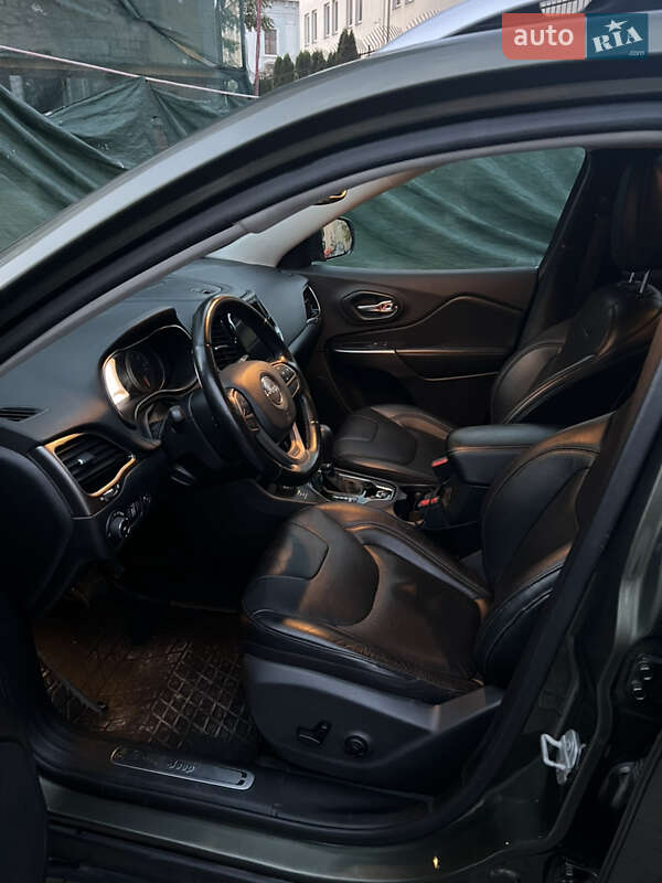 Внедорожник / Кроссовер Jeep Cherokee 2020 в Ивано-Франковске